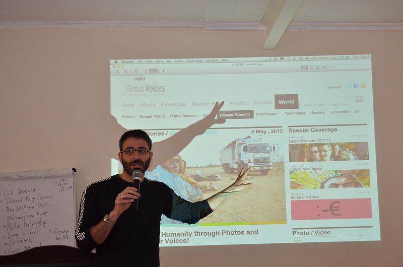 Изпълнителният директор на Иван Сигал представя новия дисайн на сайта. Идва скоро! Серия GV2012 във Flickr (@Rezwan, CC-by-NC-SA 2.0)