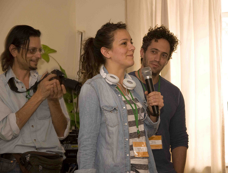Джамила от BBC, Гилад от New York University и Астерис от Гърция привличат участници в следобедните работни групи. Серия GV2012 във Flickr (@LauraSchne, CC-by-NC-SA 2.0)